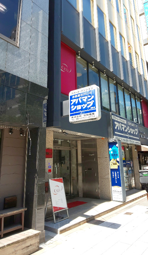 大阪校ビル入り口